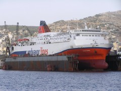 Ionian Queen in Perama Drydock_4 29-09-10.jpg