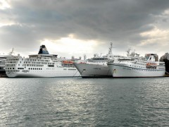 CRUISE SHIPS IN PIRAEUS