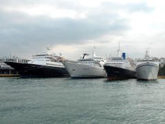 CRUISE SHIPS IN PIRAEUS