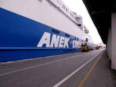 jean nicoli having anek logo painted @patra 050907 Β