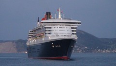 QUEEN MARY 2 OUT OF RIREAS PORT