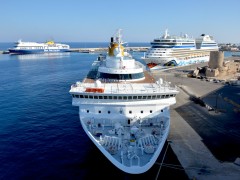 Blue Star2, Costa Voyager, AIDAdiva @ Rodos