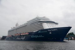 Mein Schiff 5 -24-06-16 -Kiel.jpg