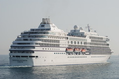 Seven Seas Navigator -23-06-07 -Piraeus.jpg