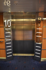 Stena Hollandica_elevator.jpg