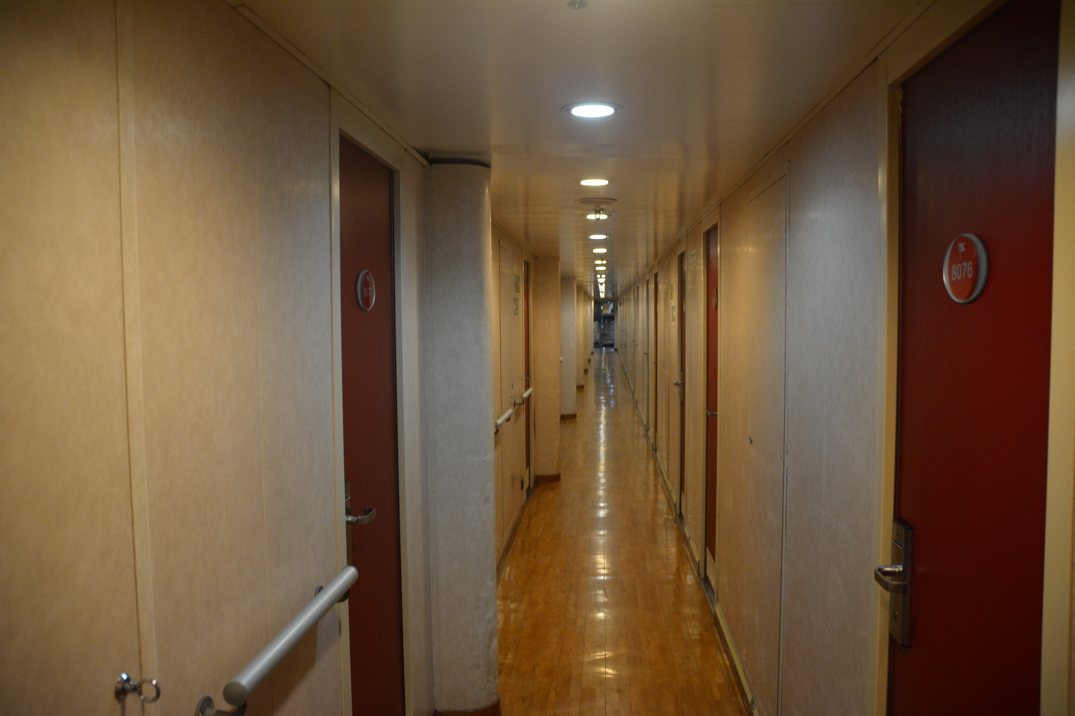 Cruise Barcelona_cabin corridor.JPG