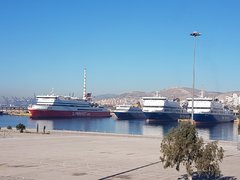 Pireas port