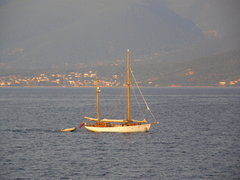 british sailing yacht @ ithaca straits off pisaetos 09082018