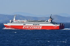 Fast Ferries Andros_21-08-18_off Rafina_8