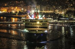 NISSOS CHIOS in a clockwise maneuver in port of Kavala