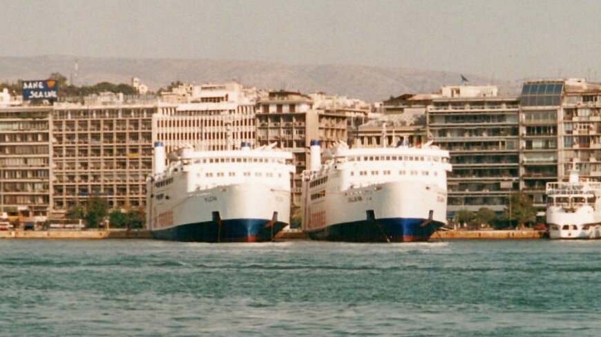 MILENA & DALIANA in Piraeus