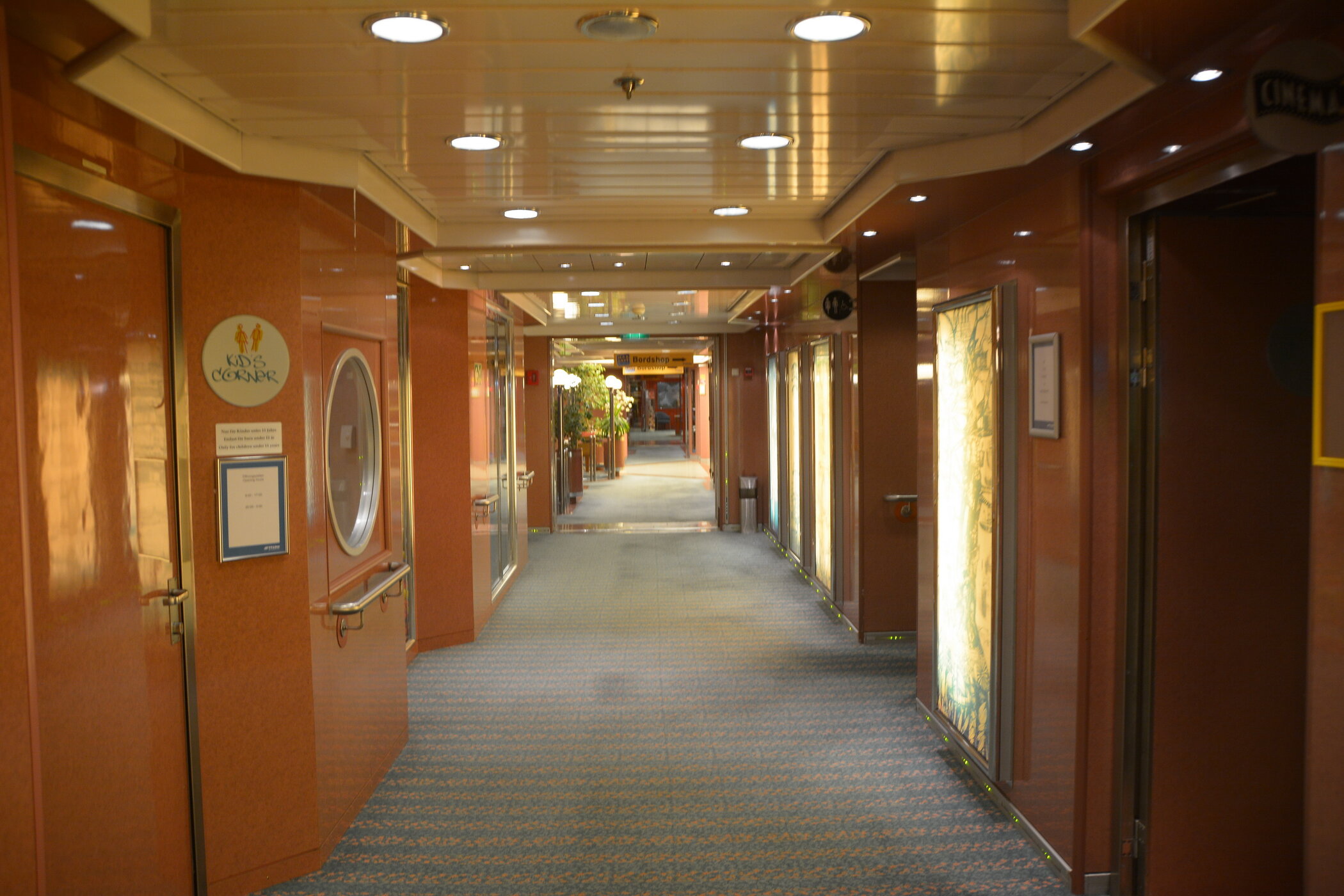Nils Holgersson_lounge corridor_3
