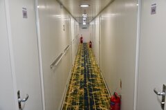SuperStar_cabin corridor