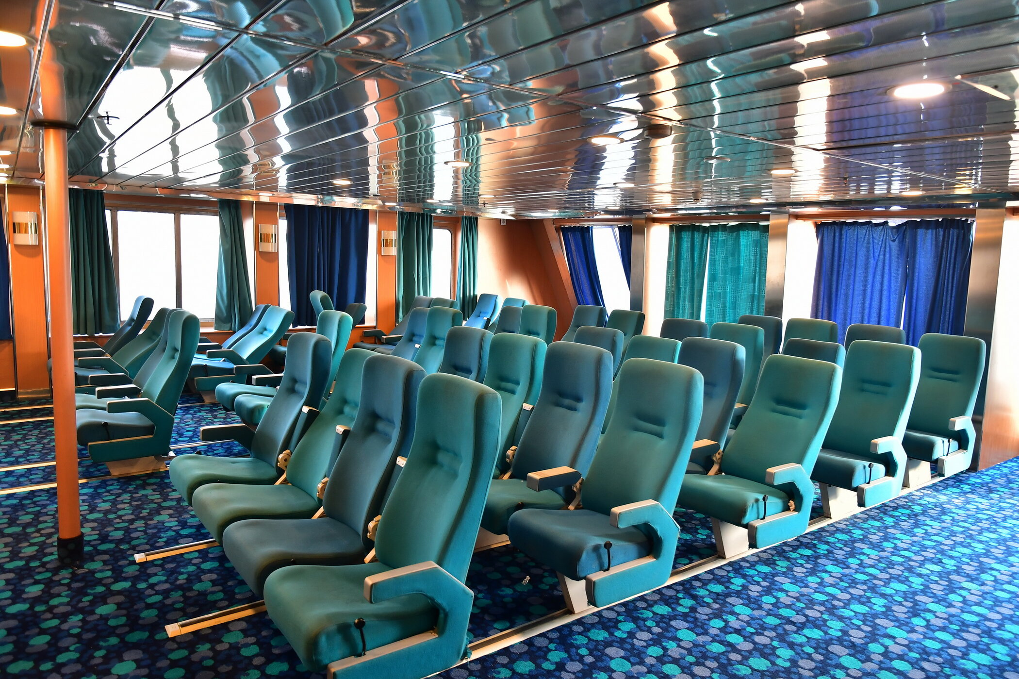 Mega Express Four_air type seats lounge_deck 3