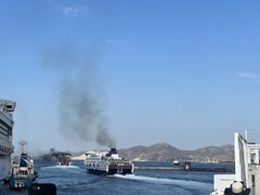 Piraeus port_morning traffic