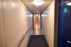 Kerry_cabin corridor