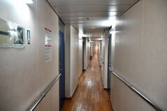 Corfu_cabin corridor