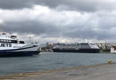 AZAMARA QUEST and Speedrunner Jet 15/10/2022 at Piraeus Port.