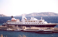 Corinthian_05-09-03_Mykonos_2