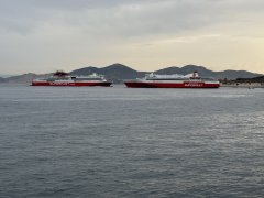 Συνάντηση Superfast IV & Αριάδνης ανοιχτά της Ψυττάλειας