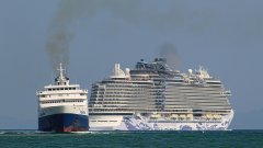 Norwegian Viva & SuperStar - Volos - 12/6/25